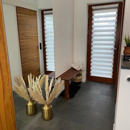 Ferienwohnung- Monteurwohnung- Businesswohnung- Wellness- Sauna شقة